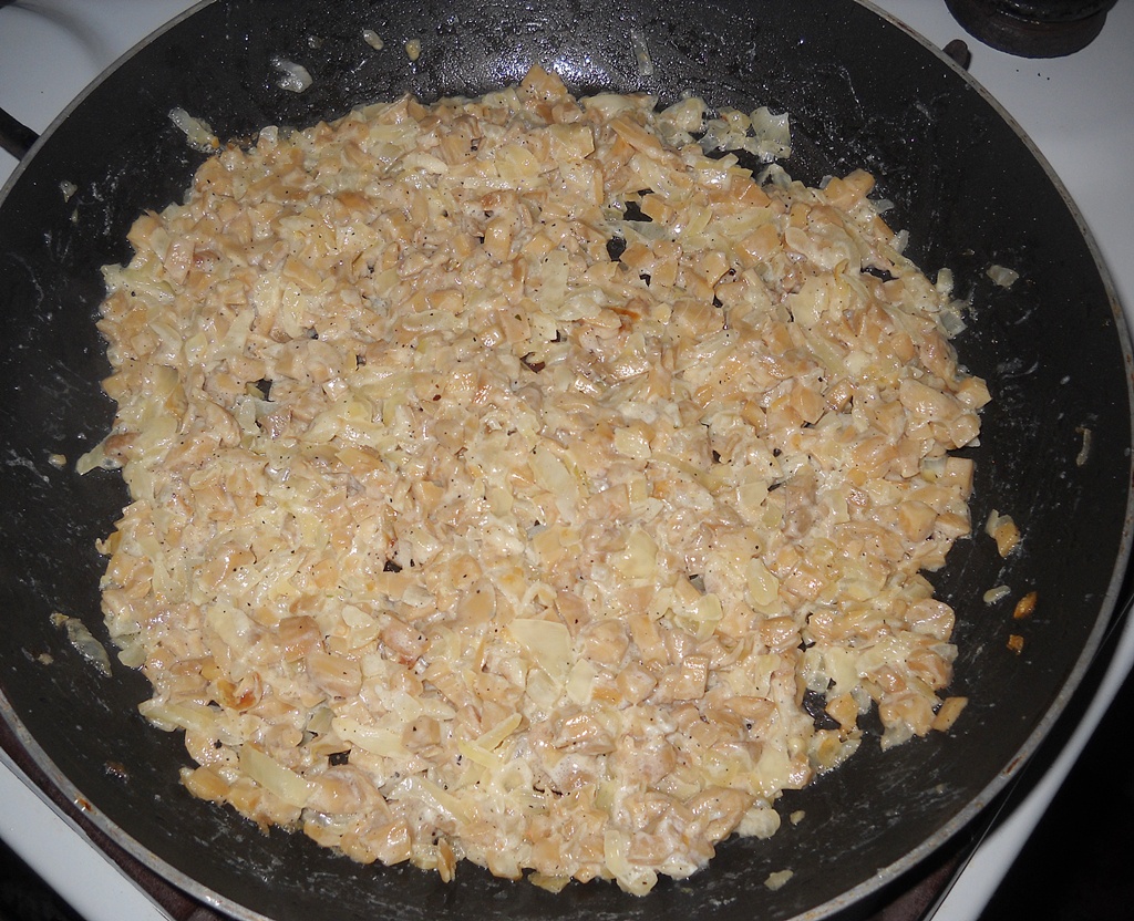 Pateuri cu ciuperci din aluat foietaj. Reteta simpla, rapida si delicioasa.