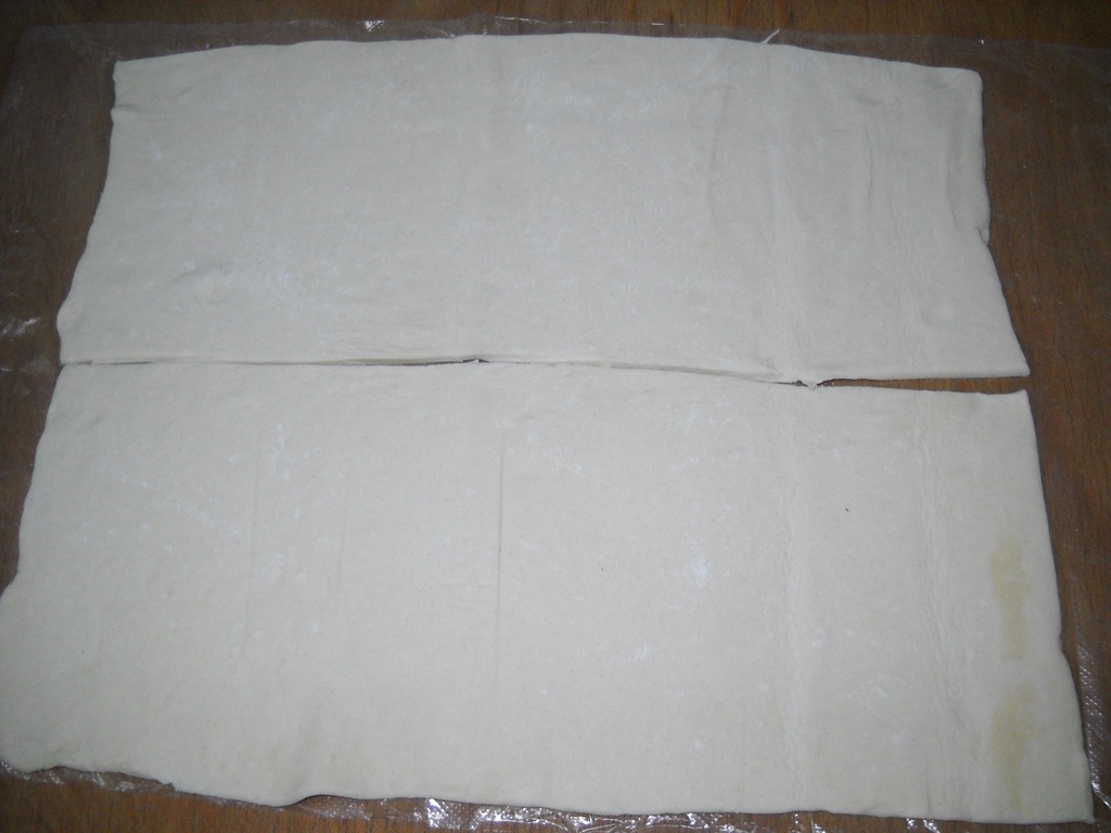 Pateuri cu ciuperci din aluat foietaj. Reteta simpla, rapida si delicioasa.