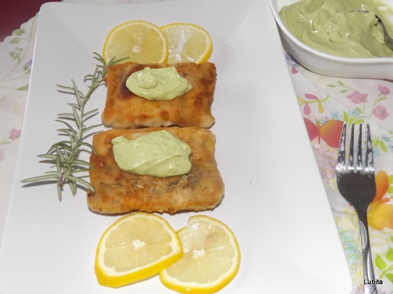 Somon cu sos de avocado