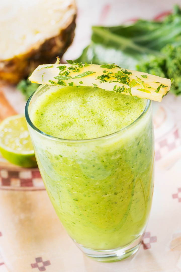 Smoothie de ananas si varza kale