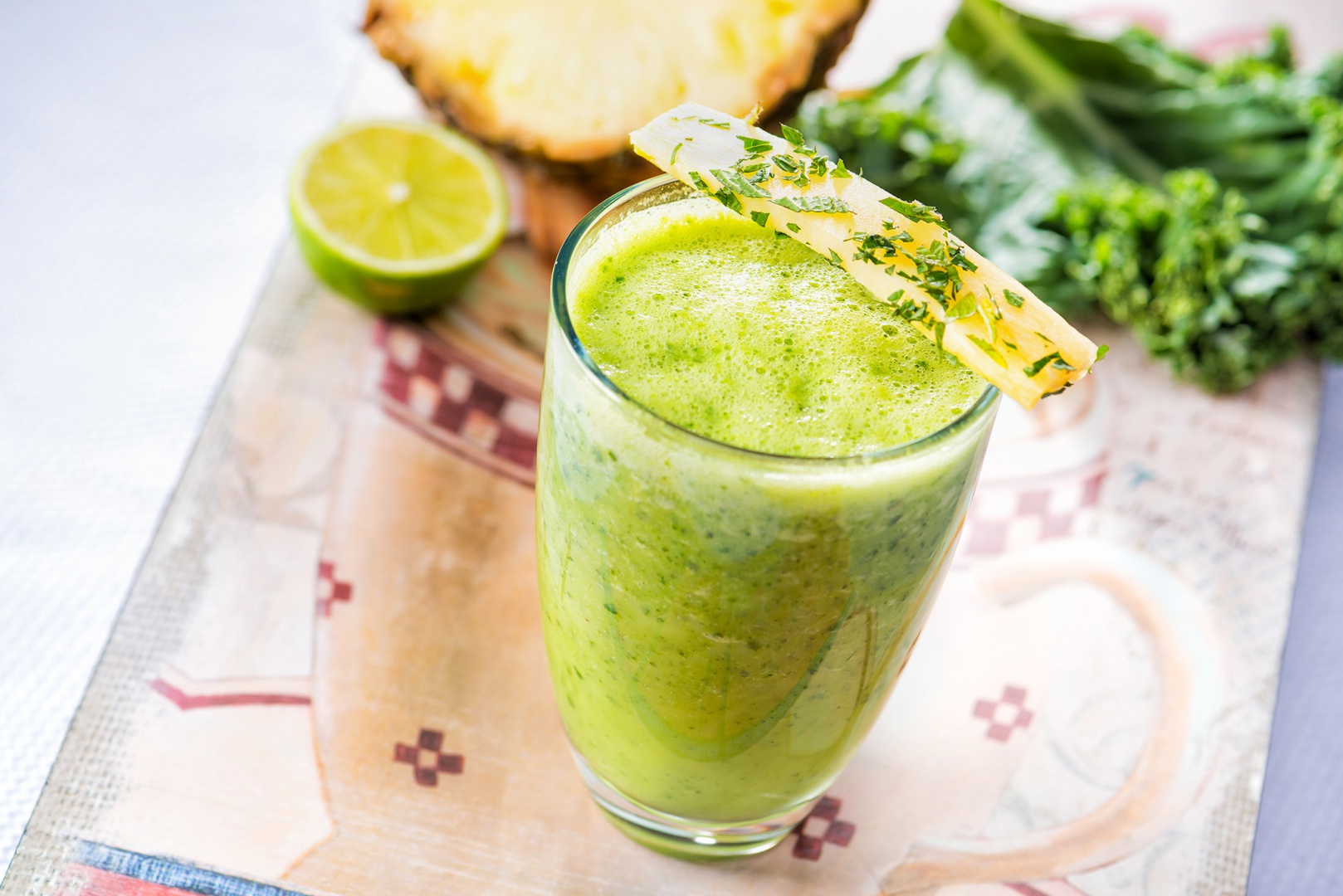 Smoothie de ananas si varza kale