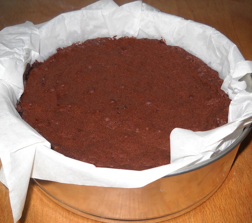 Tort brownies cu mini choux-uri