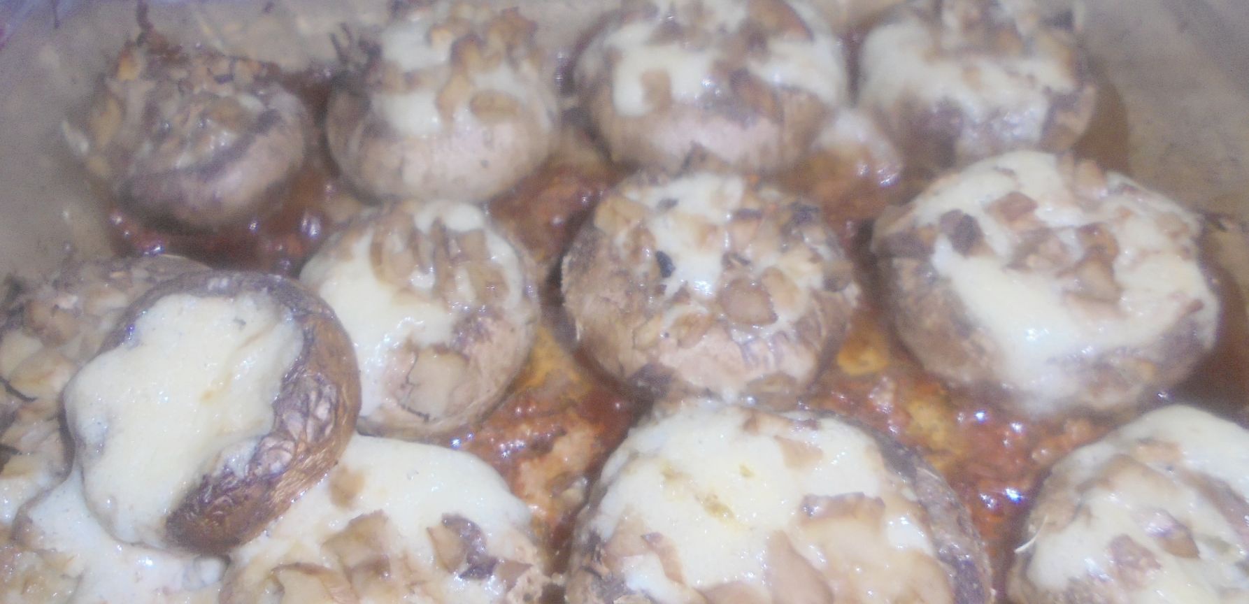 CIUPERCI UMPLUTE CU BRANZA SI GARNITURA DE COUSCOUS