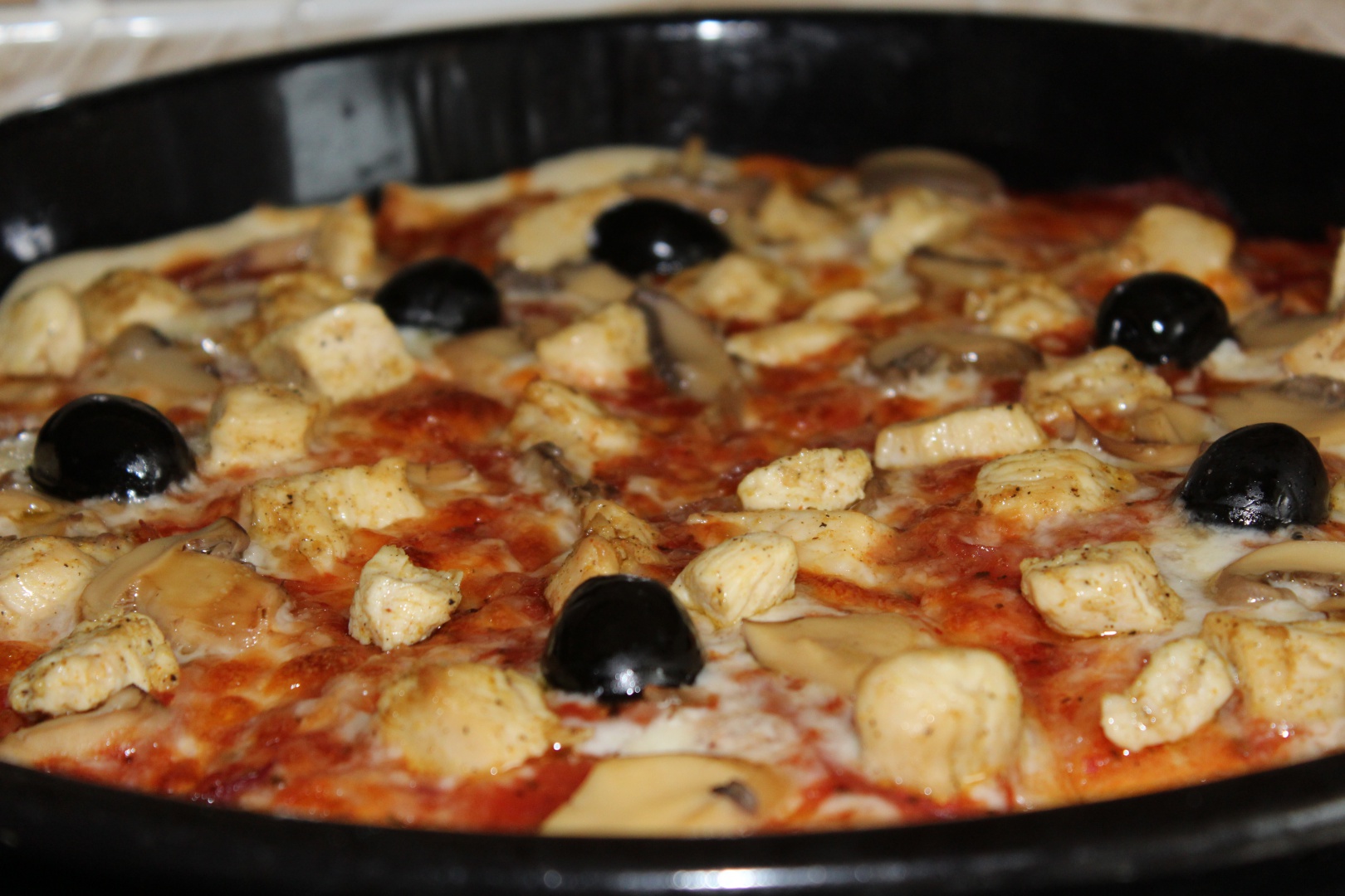 Pizza cu piept de pui si ciuperci