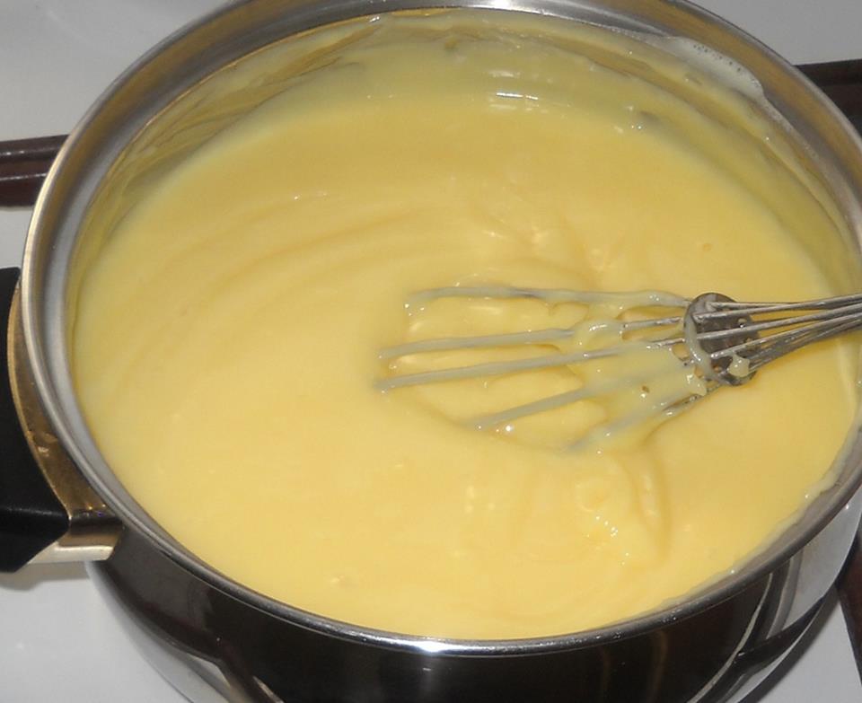 Prajitura rasturnata cu mere si budinca