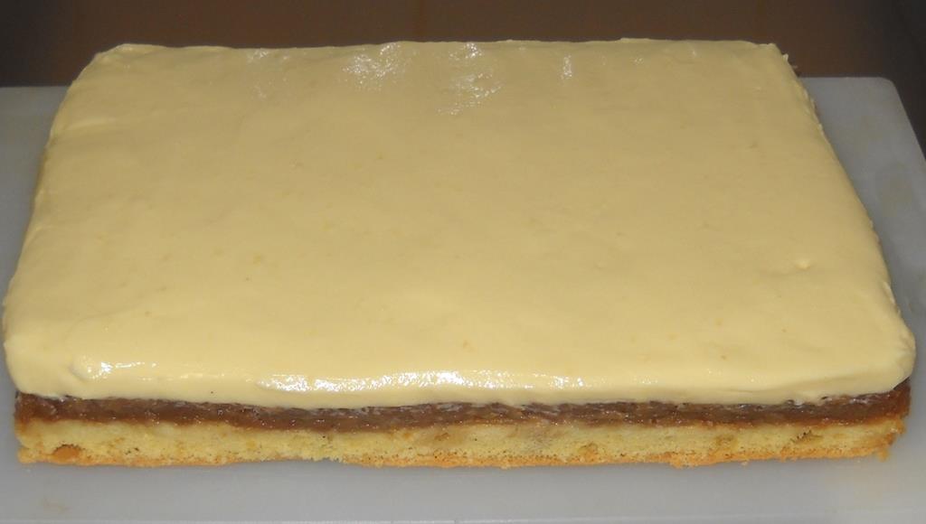 Prajitura rasturnata cu mere si budinca