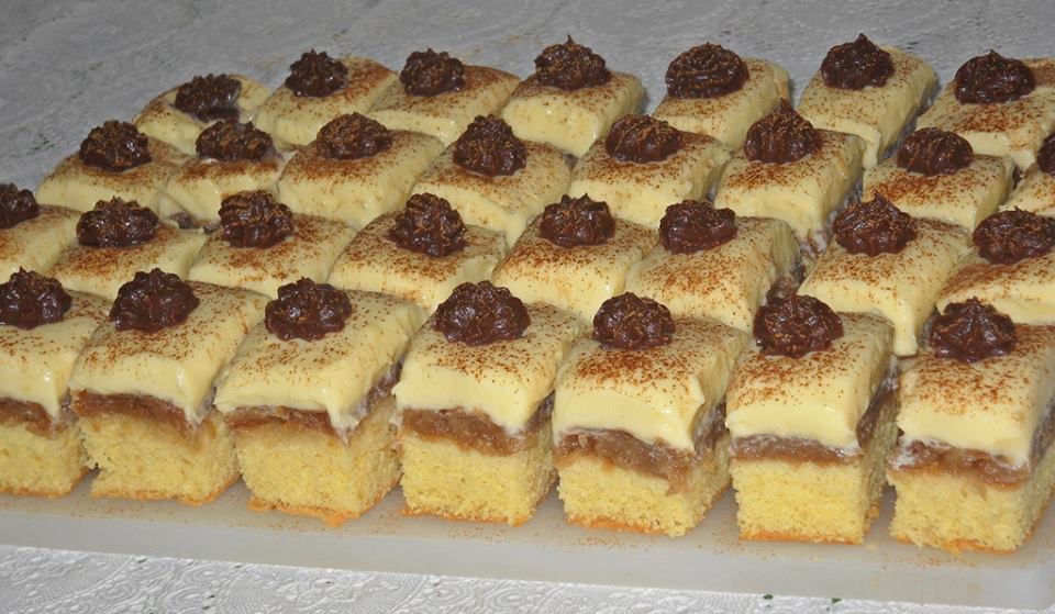 Prajitura rasturnata cu mere si budinca