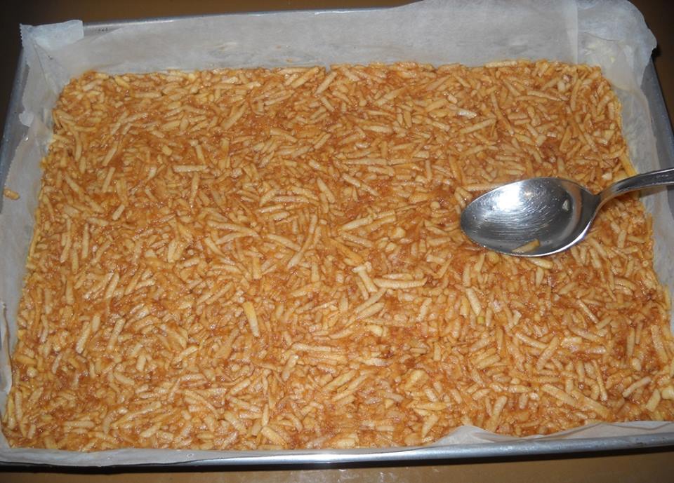 Prajitura rasturnata cu mere si budinca