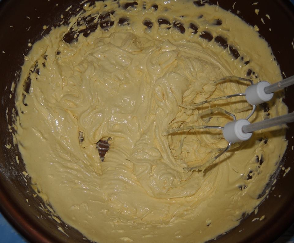 Prajitura rasturnata cu mere si budinca