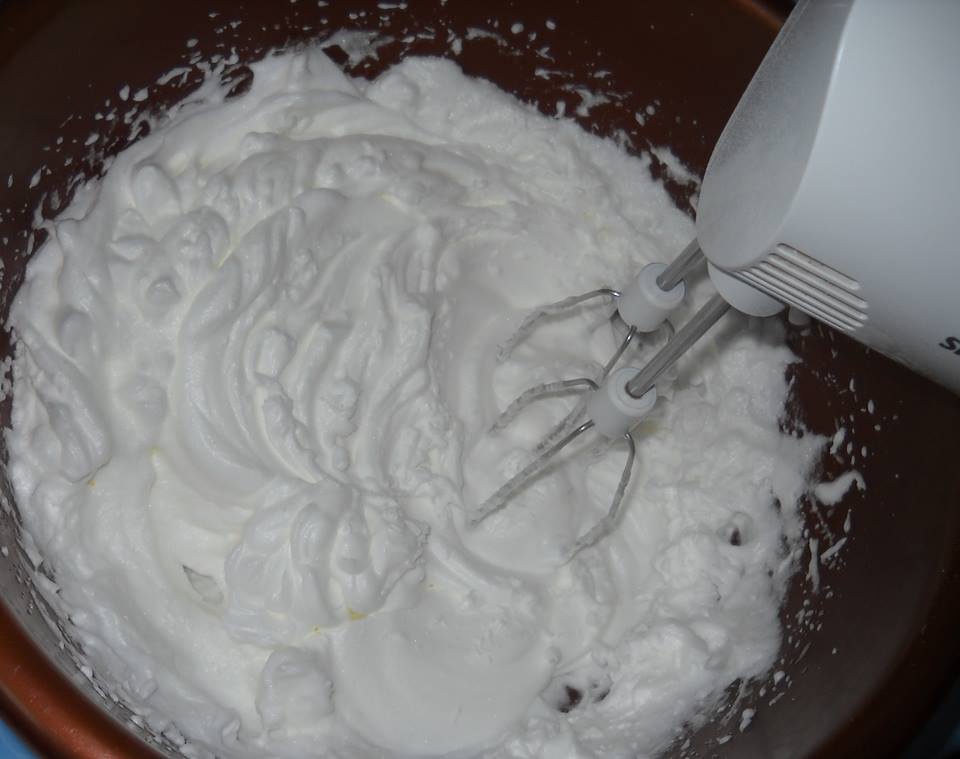 Prajitura rasturnata cu mere si budinca