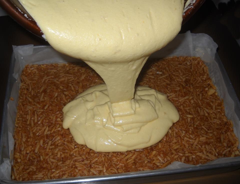 Prajitura rasturnata cu mere si budinca