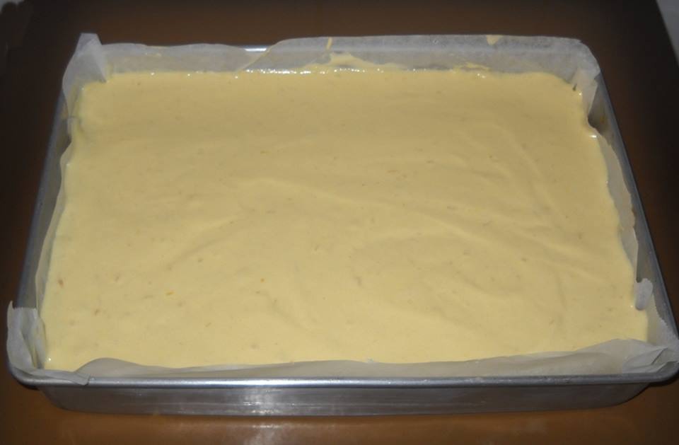 Prajitura rasturnata cu mere si budinca