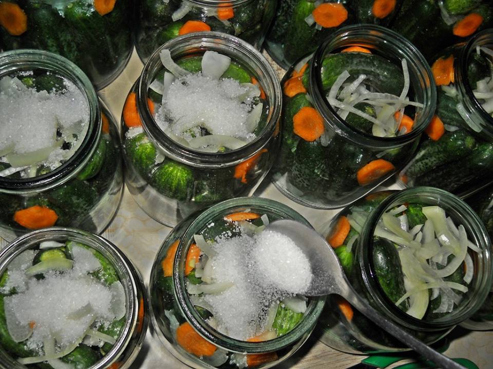 Castraveti bulgaresti la borcan pentru iarna. Dulci-acrisori, gustosi si aromati