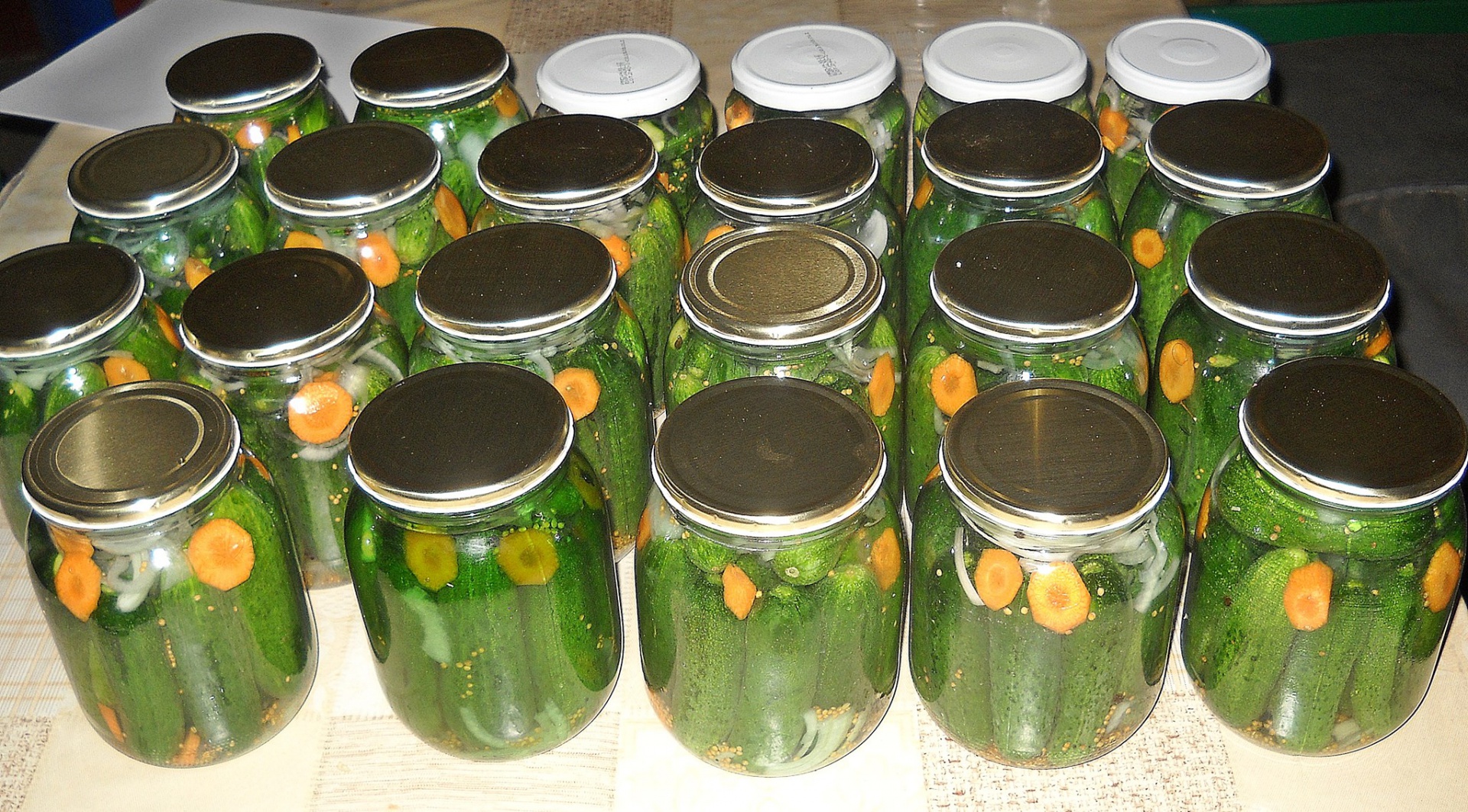 Castraveti bulgaresti la borcan pentru iarna. Dulci-acrisori, gustosi si aromati