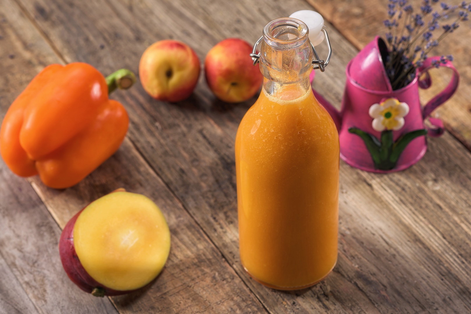 Suc din Nectarine, Ardei Gras si Mango