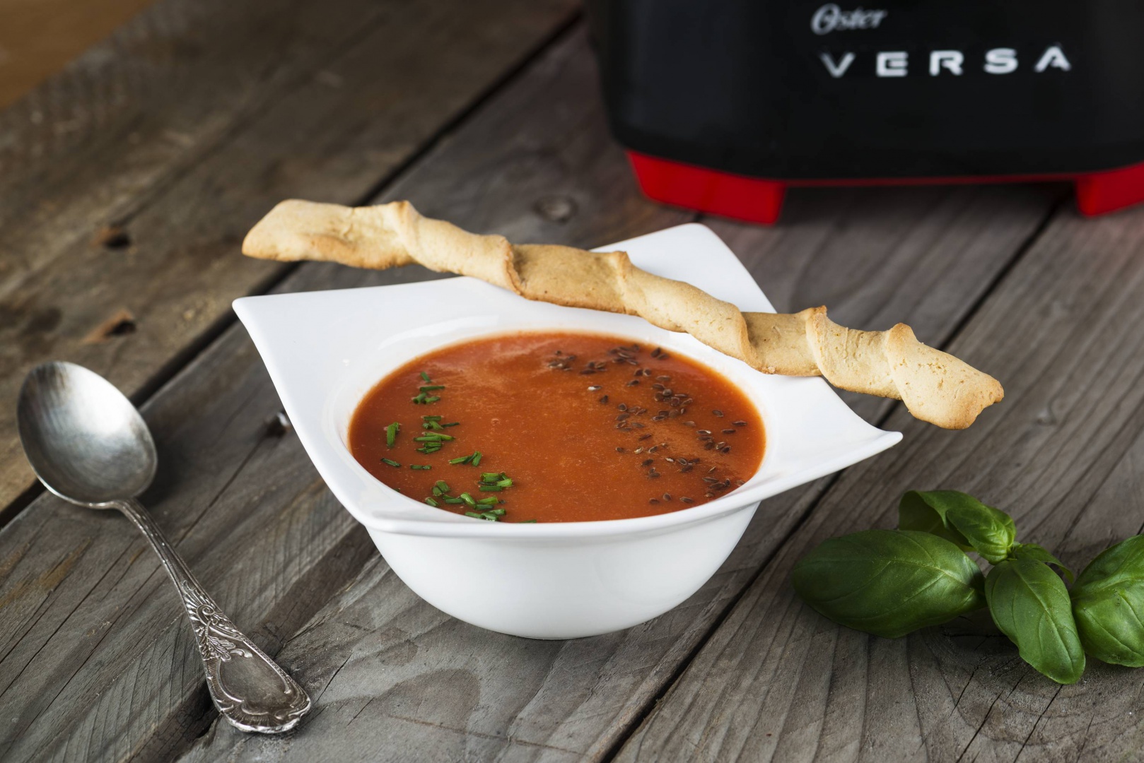 Supa de rosii cu busuioc