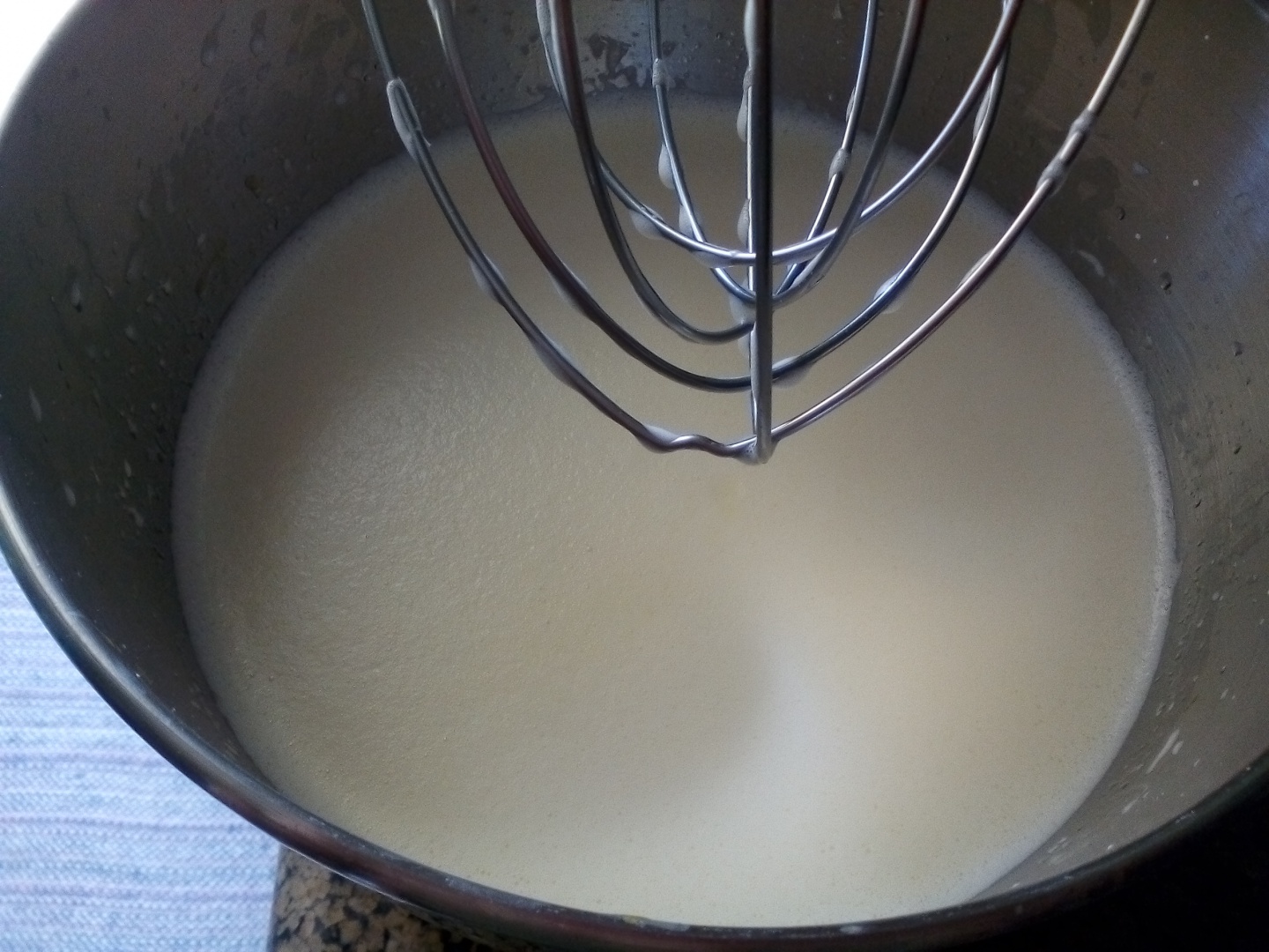 Chec cu ciocolata, nuca, stafide si fistic