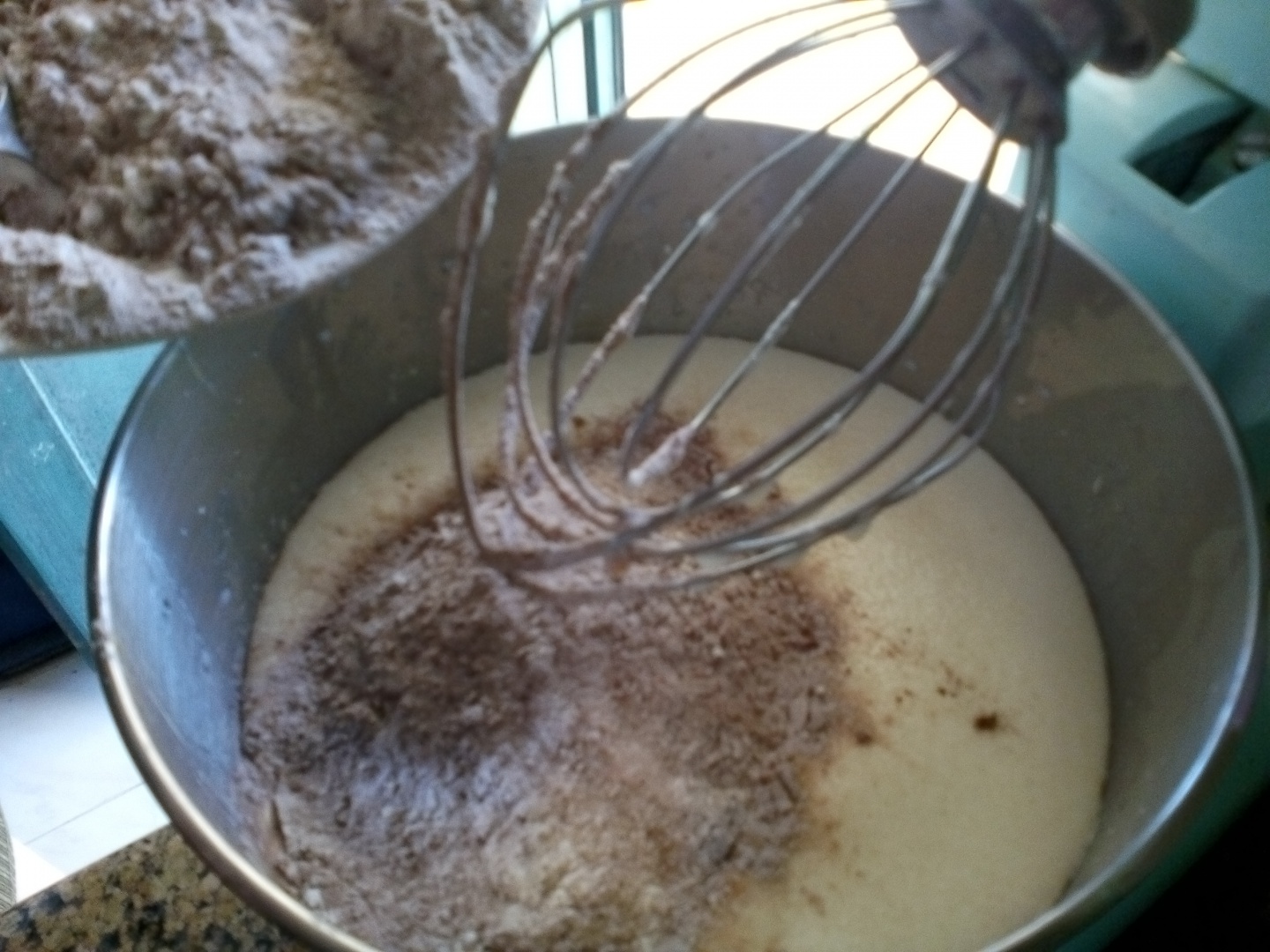 Chec cu ciocolata, nuca, stafide si fistic