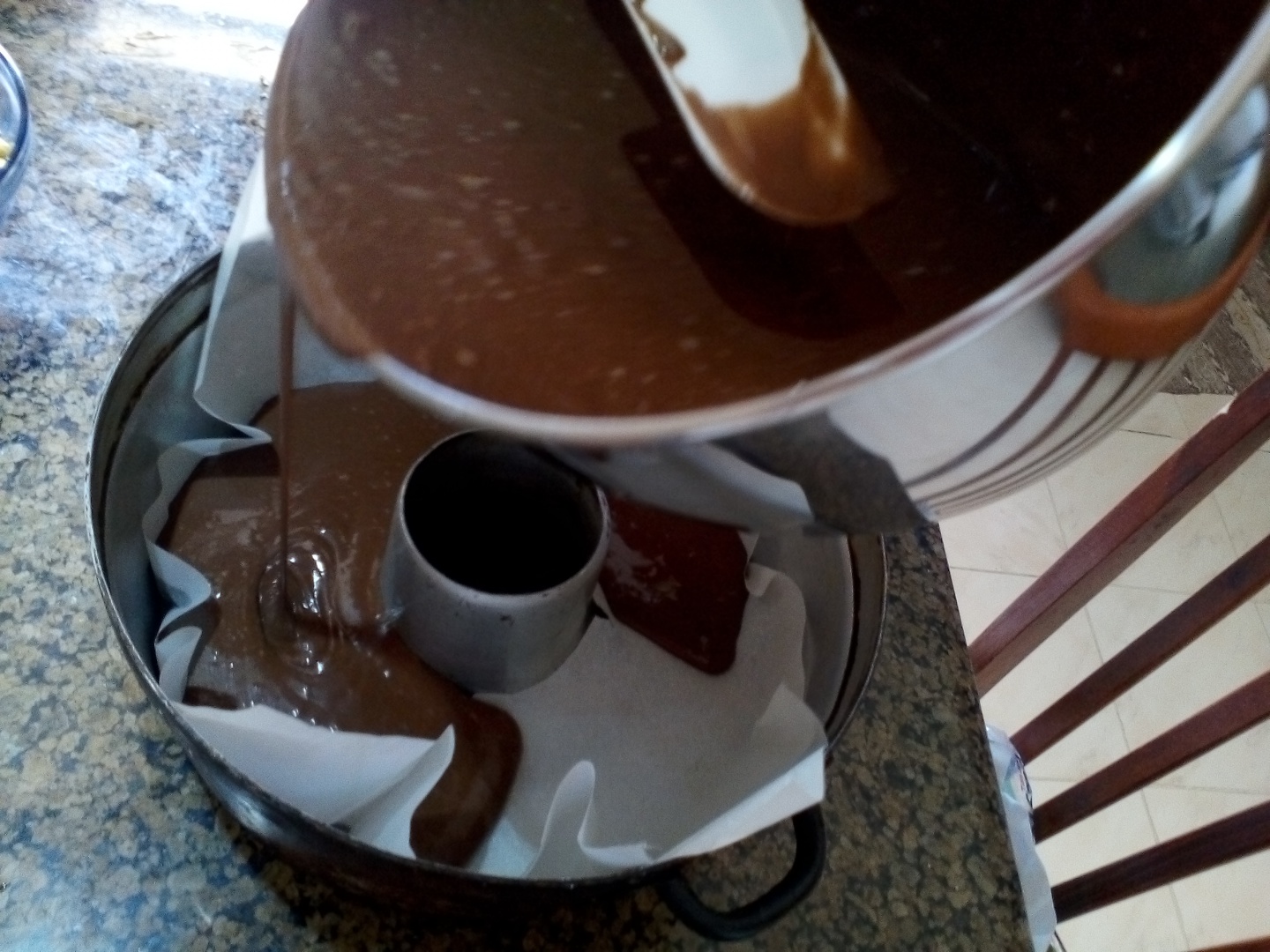 Chec cu ciocolata, nuca, stafide si fistic