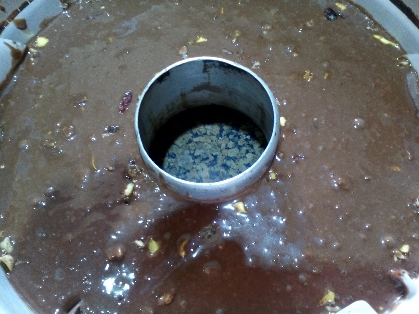 Chec cu ciocolata, nuca, stafide si fistic