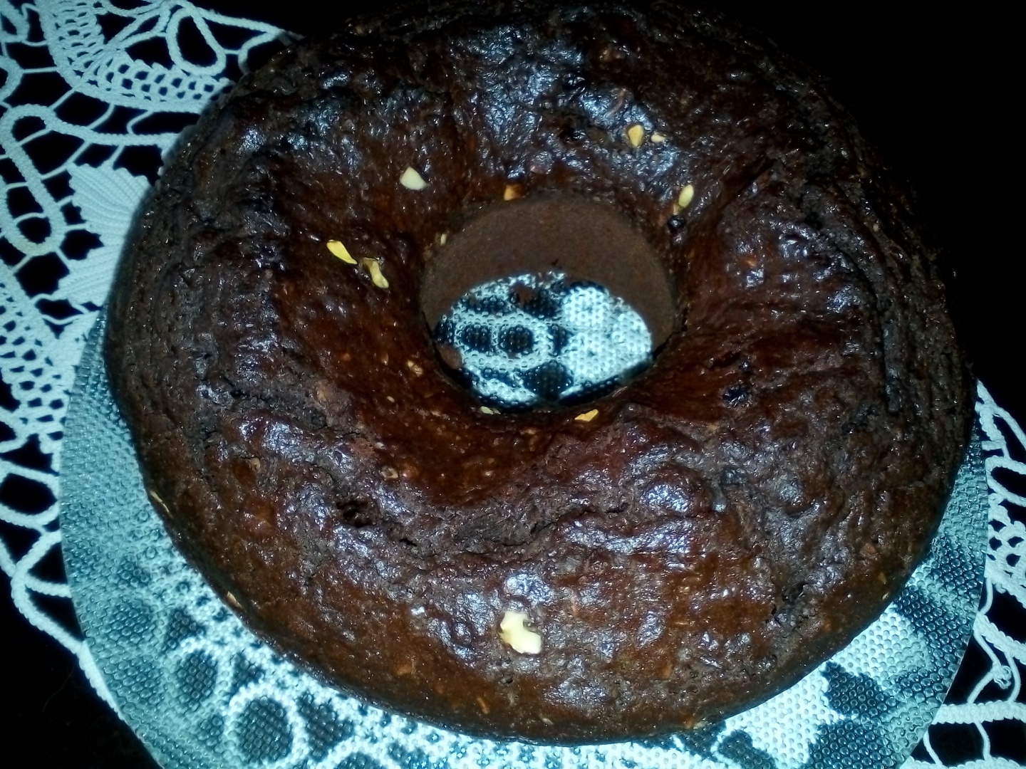 Chec cu ciocolata, nuca, stafide si fistic