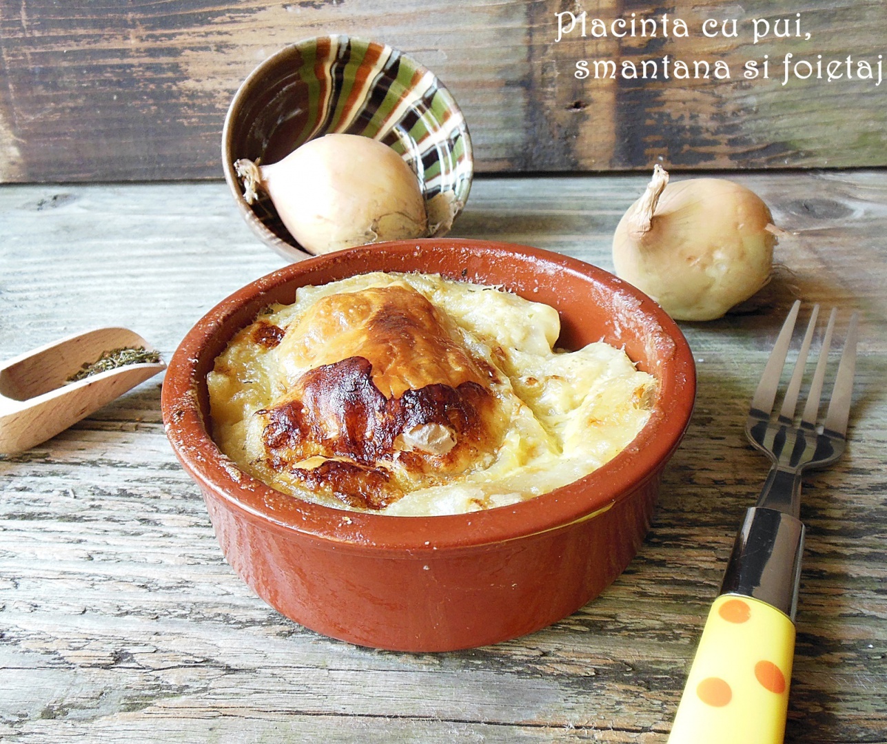 Placinta cu pui, smantana si foietaj