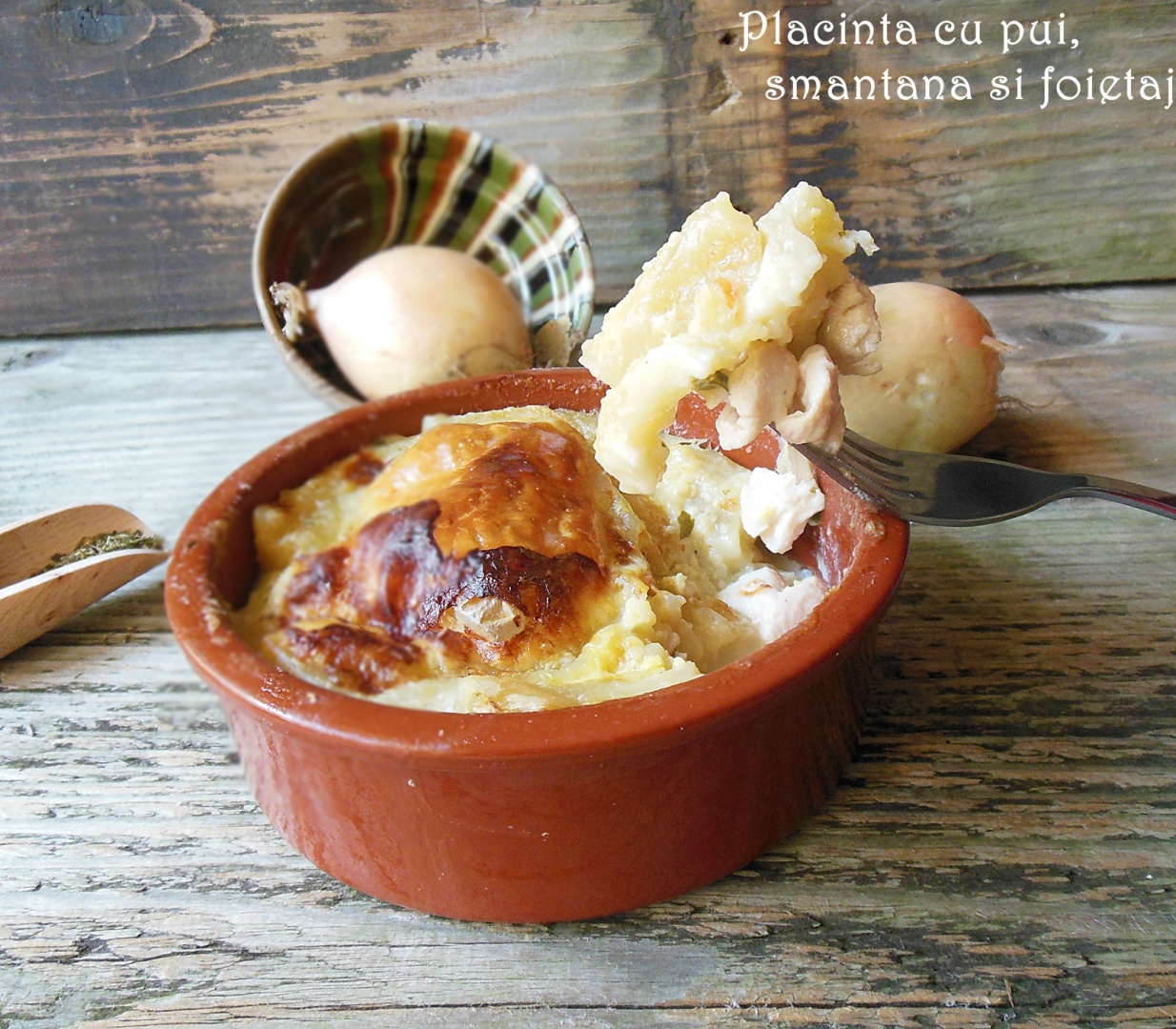 Placinta cu pui, smantana si foietaj