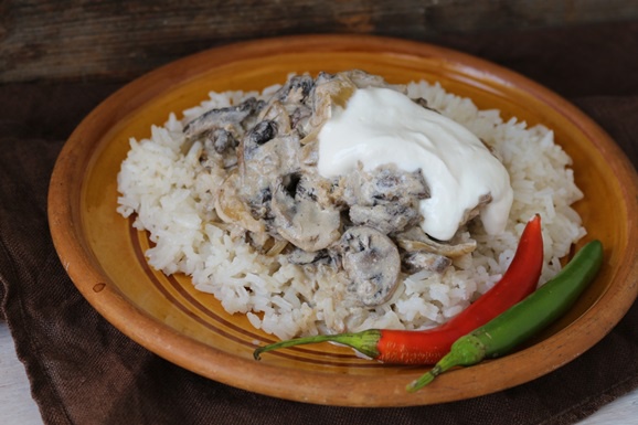 Porc cu smantana si ciuperci