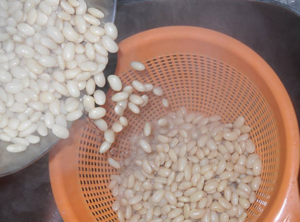 Ciorba de fasole boabe cu coaste afumate