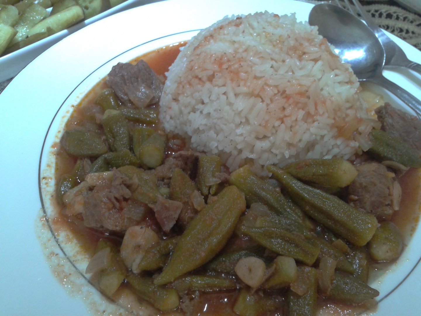 BAME CU CARNE DE VITA SI GARNITURA DE OREZ