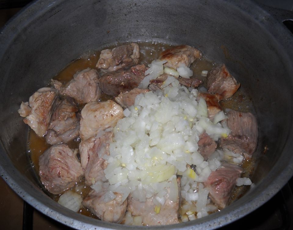 Tocanita de porc cu cartofi. Reteta simpla si foarte gustoasa, exact ca a bunicii