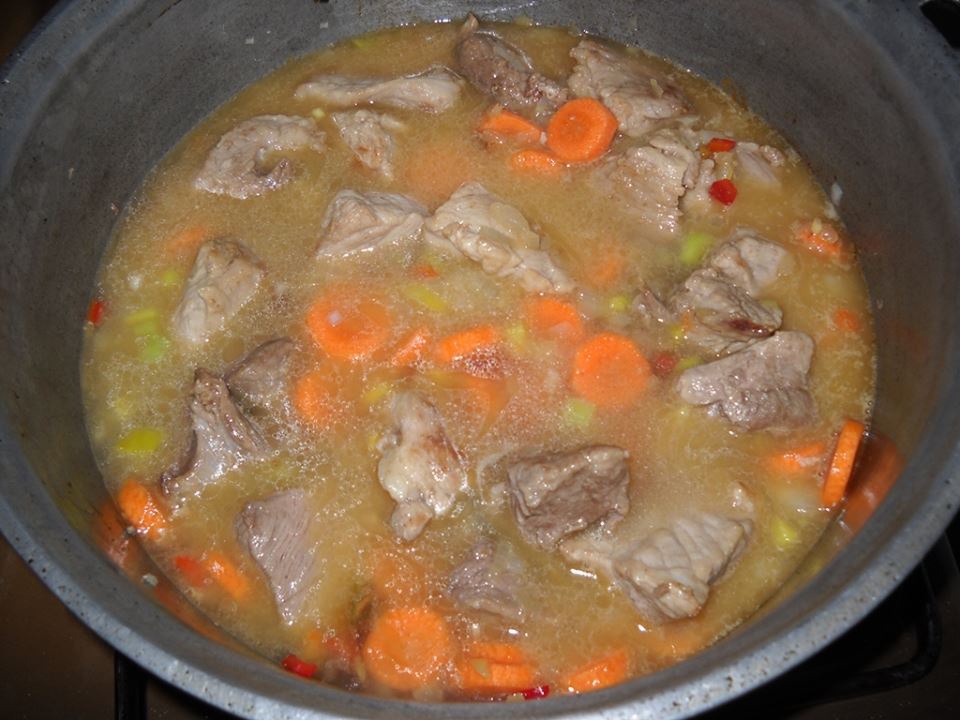 Tocanita de porc cu cartofi. Reteta simpla si foarte gustoasa, exact ca a bunicii