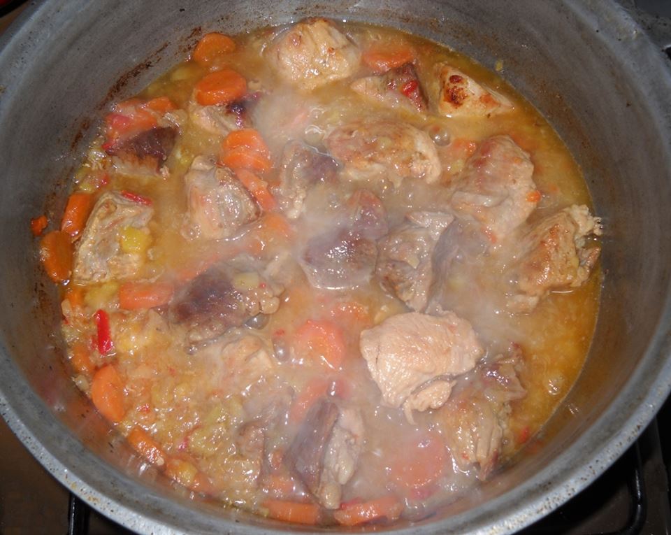 Tocanita de porc cu cartofi. Reteta simpla si foarte gustoasa, exact ca a bunicii