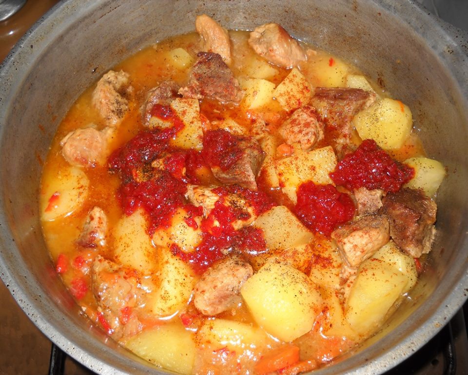 Tocanita de porc cu cartofi. Reteta simpla si foarte gustoasa, exact ca a bunicii