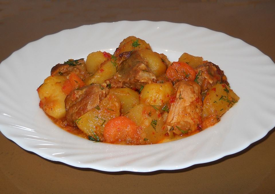 Tocanita de porc cu cartofi. Reteta simpla si foarte gustoasa, exact ca a bunicii
