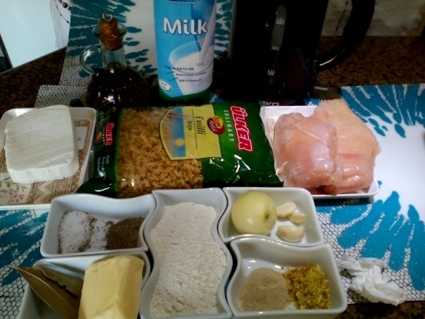 Fusilli  la cuptor cu piept de pui, ciuperci si sos bechamel