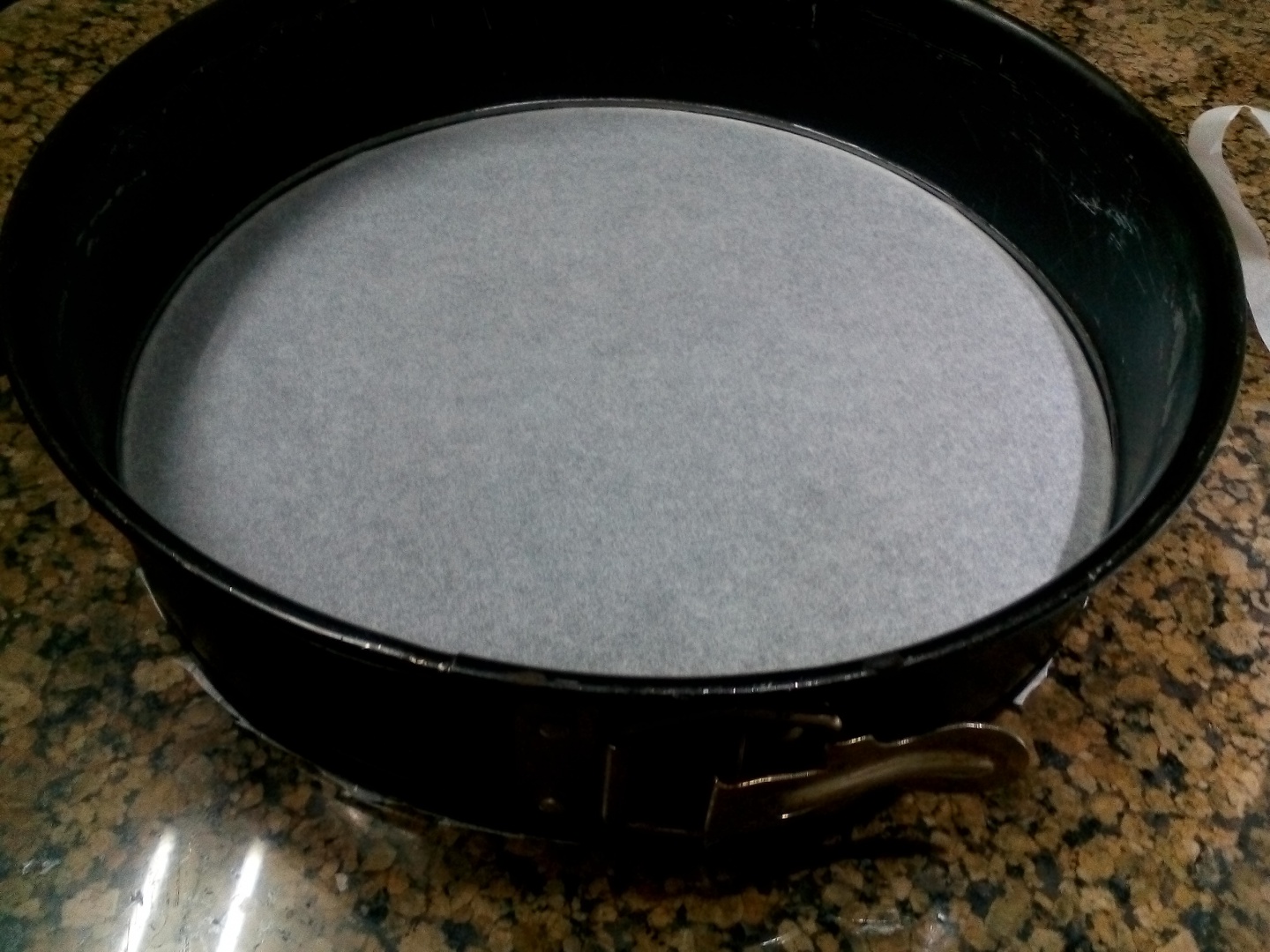 Prajitura in straturi cu scortisoara si nuca