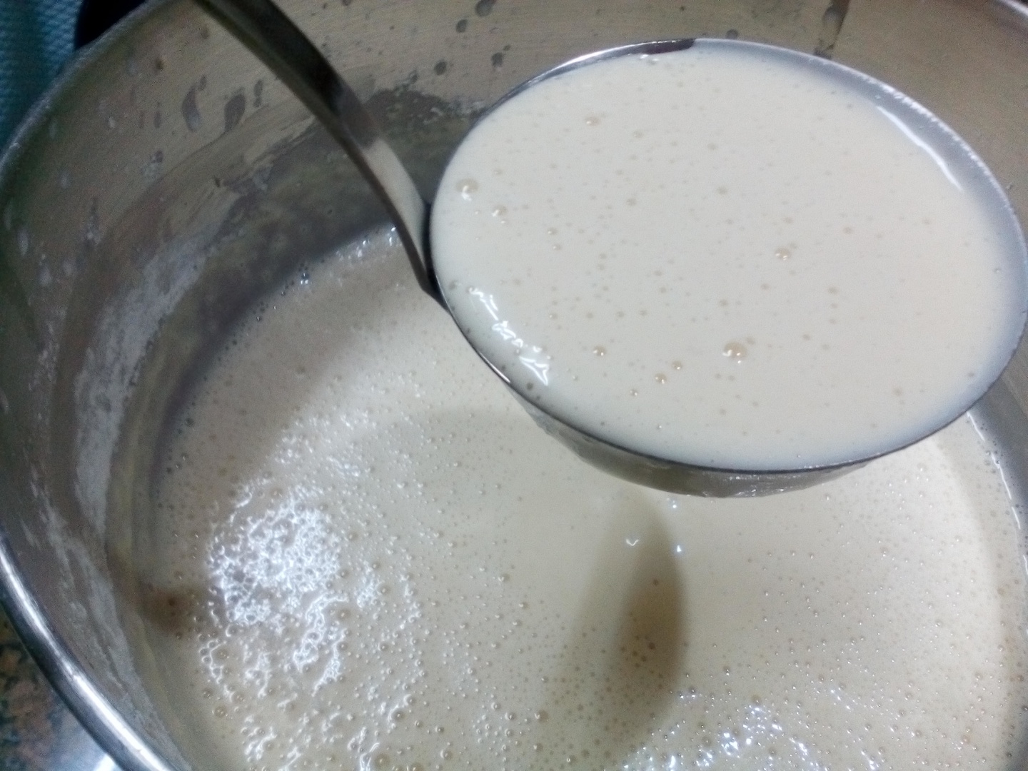 Prajitura in straturi cu scortisoara si nuca