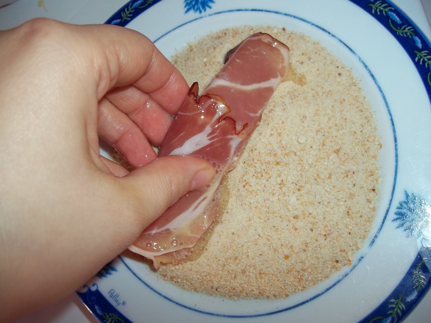 Mini rulouri de pui si sunca afumata