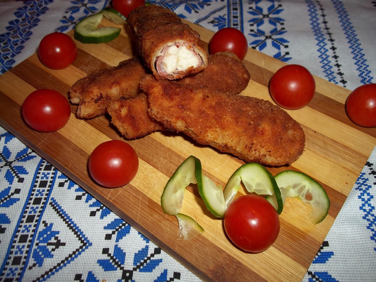 Mini rulouri de pui si sunca afumata