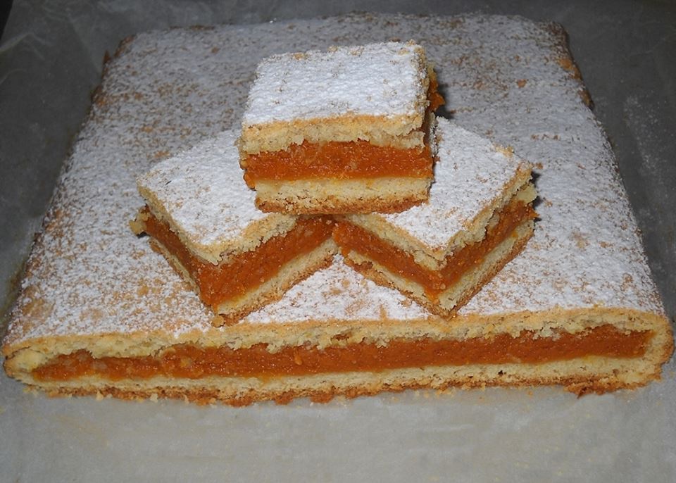 Placinta frageda cu dovleac – reteta simpla si delicioasa pentru un desert savuros si aromat