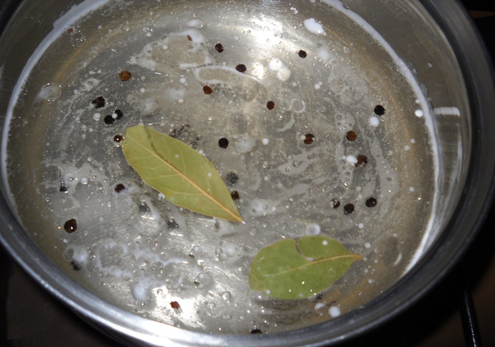 Macrou marinat la rece. Cea mai buna conserva de peste pe care o poti face acasa