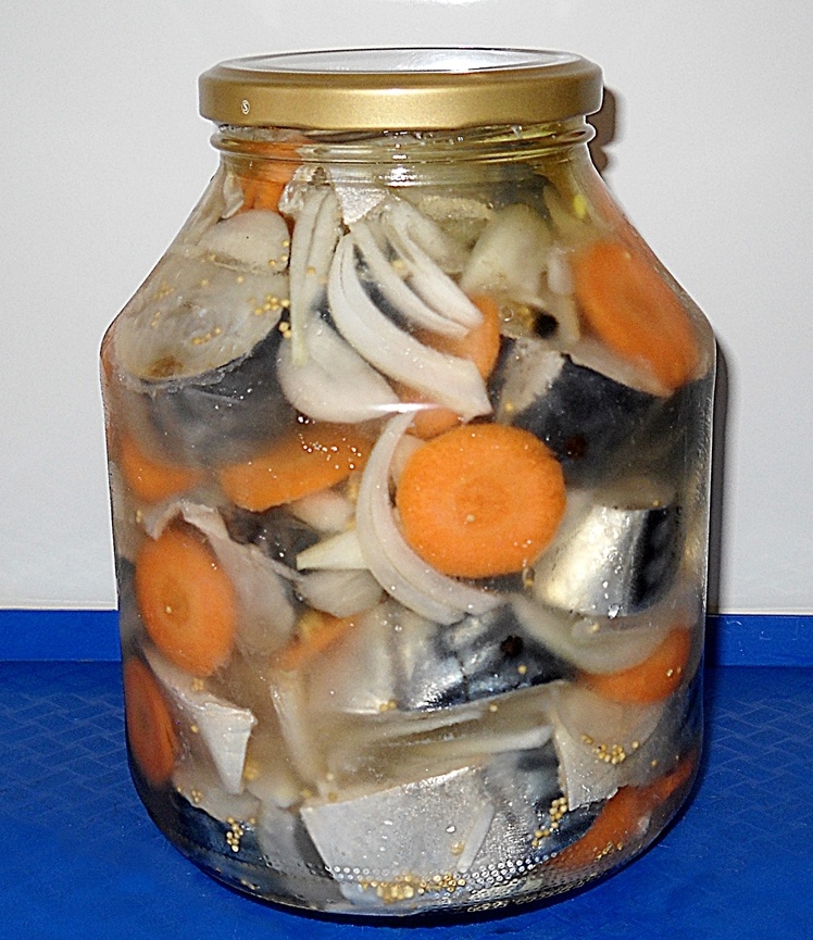 Macrou marinat la rece. Cea mai buna conserva de peste pe care o poti face acasa