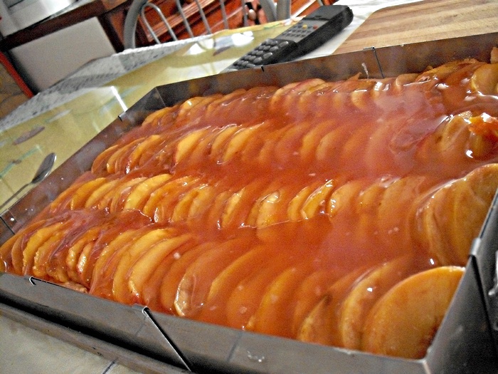 Prajitura cu branza si mac si jeleu de piersici