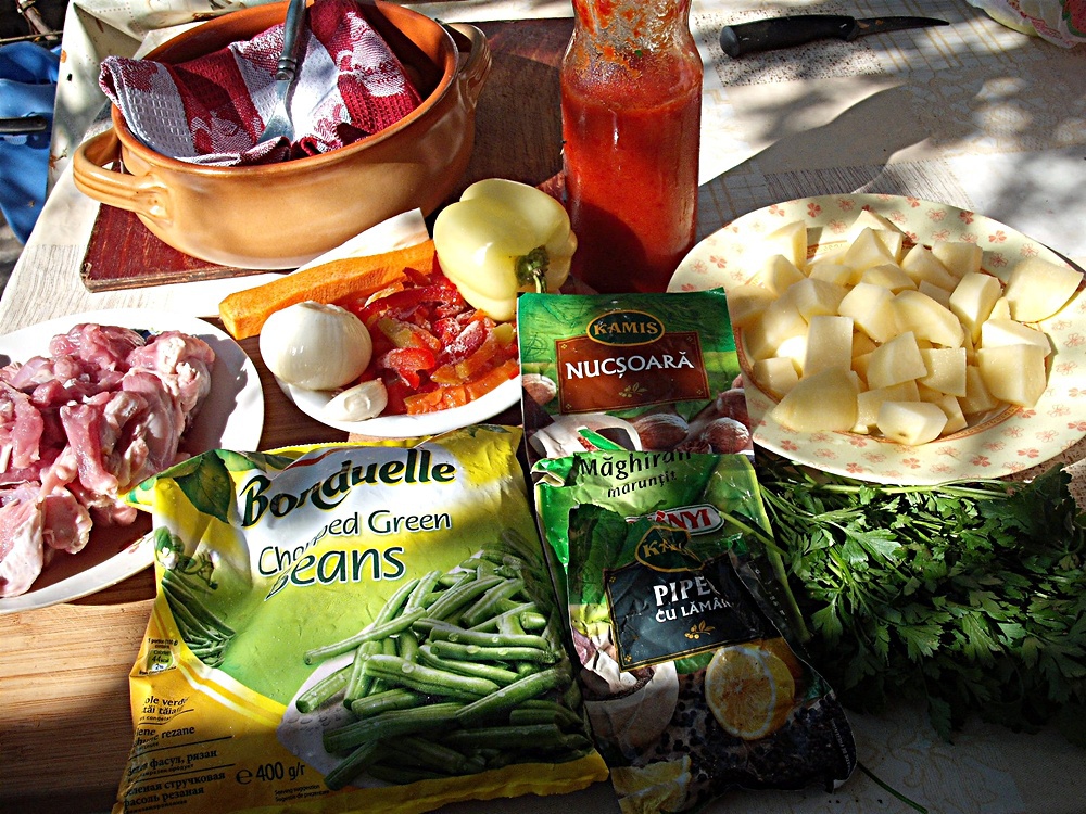 Gulas de curcan cu legume