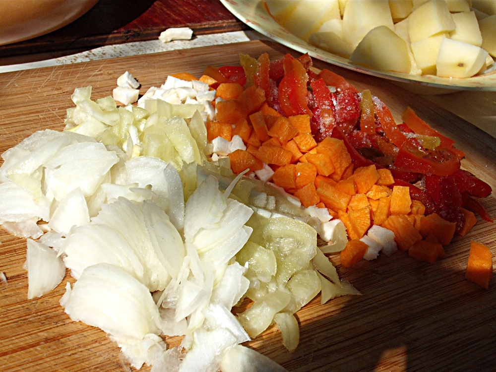 Gulas de curcan cu legume