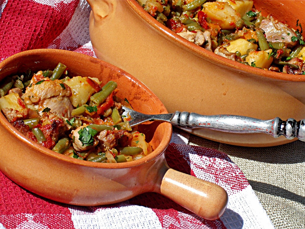 Gulas de curcan cu legume