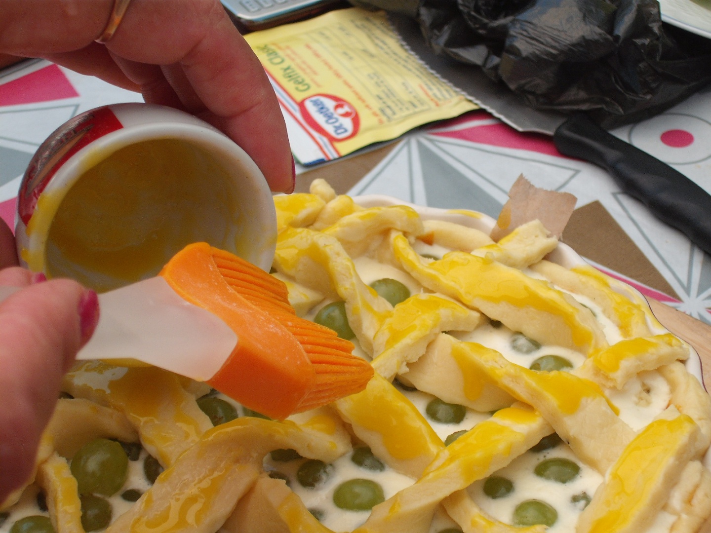 Tarta frageda cu gem si struguri