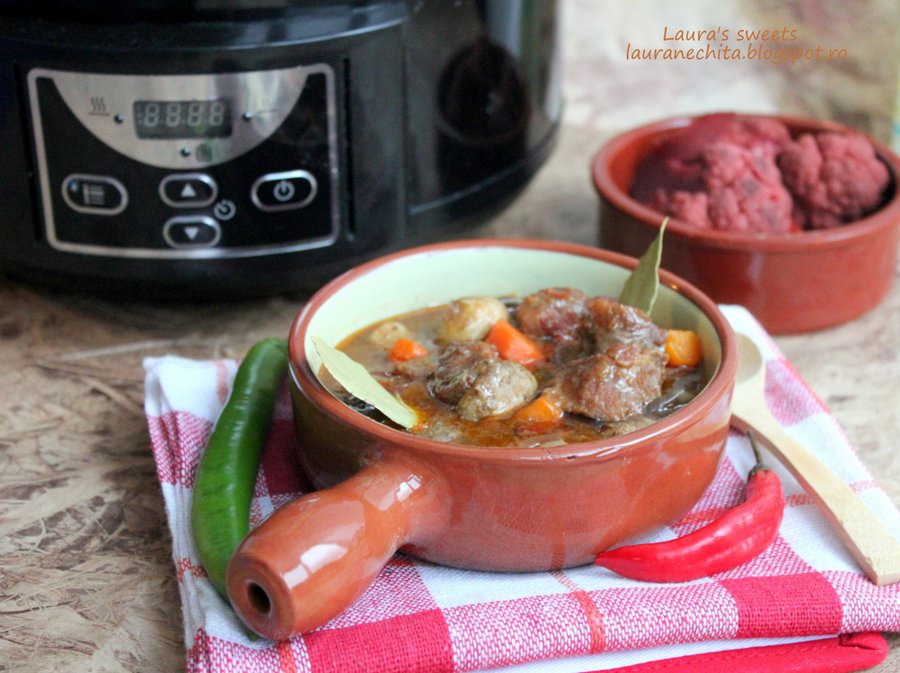 Tocanita de vitel la slow cooker