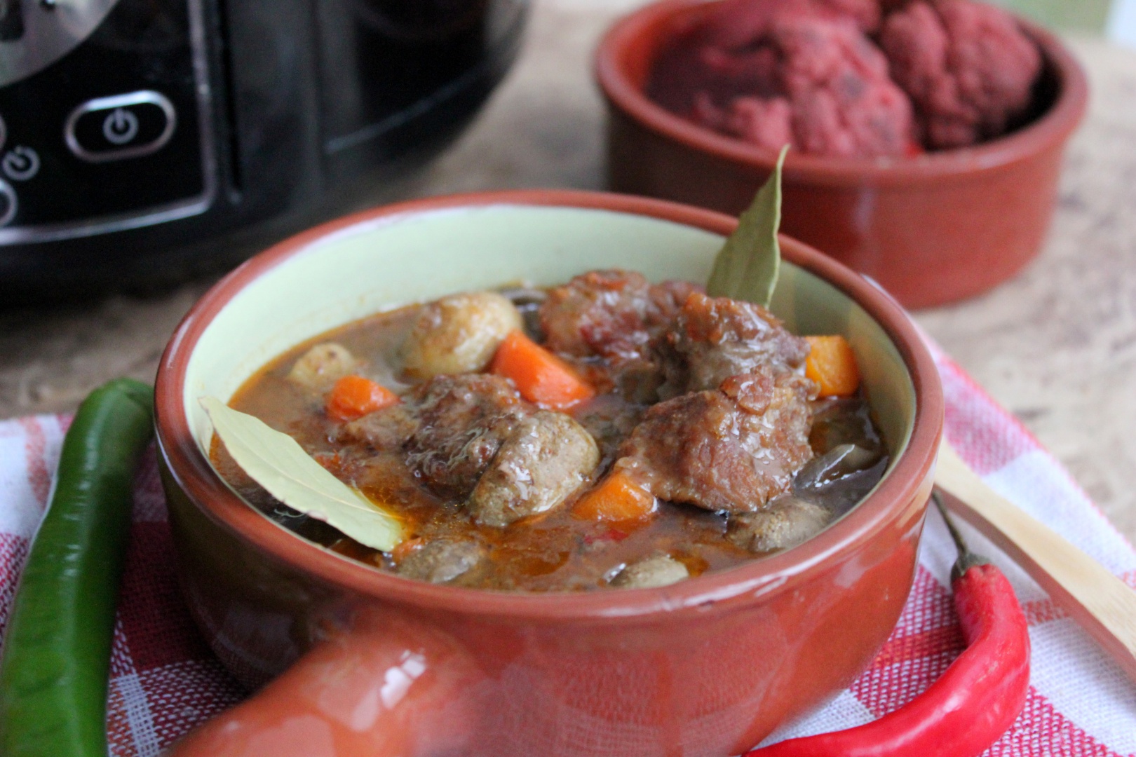 Tocanita de vitel la slow cooker